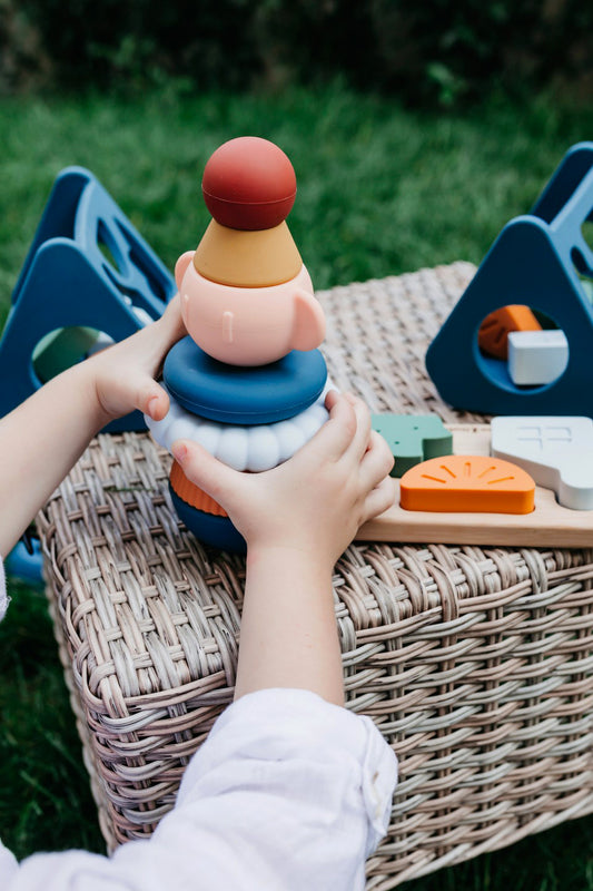 Jouet à empiler en silicone, sans colle ni vis. Jeu de motricité sans danger. 