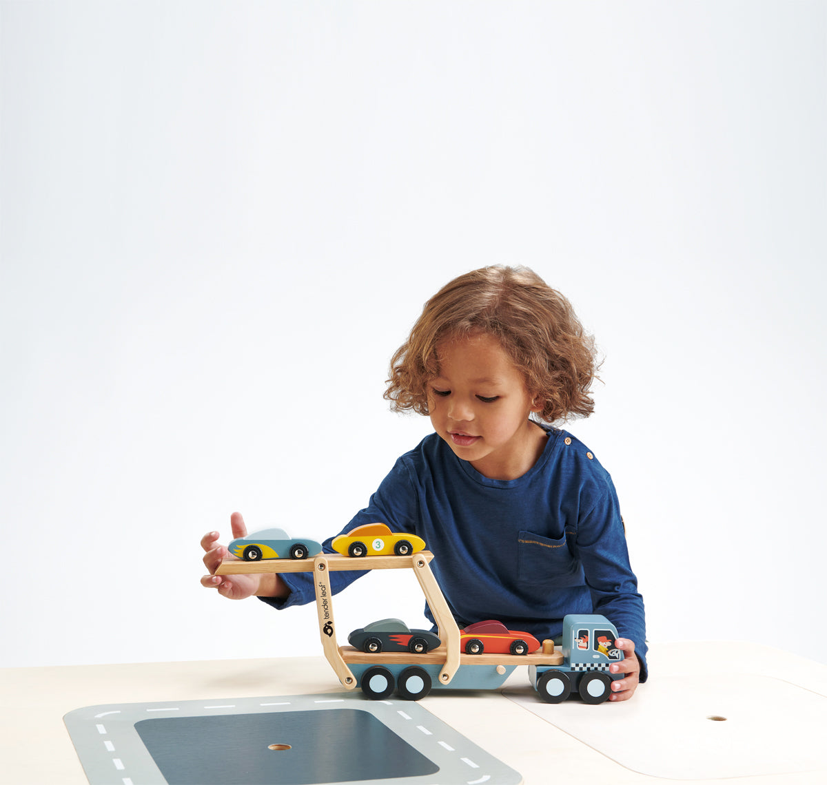 Camion transporteur et voitures en bois - Voiture bois jouet - Jouets en  bois - Petites voitures enfant - Tender Leaf Toys – Plume et Petit Vélo :  kids concept-store pétillant, éthique et engagé