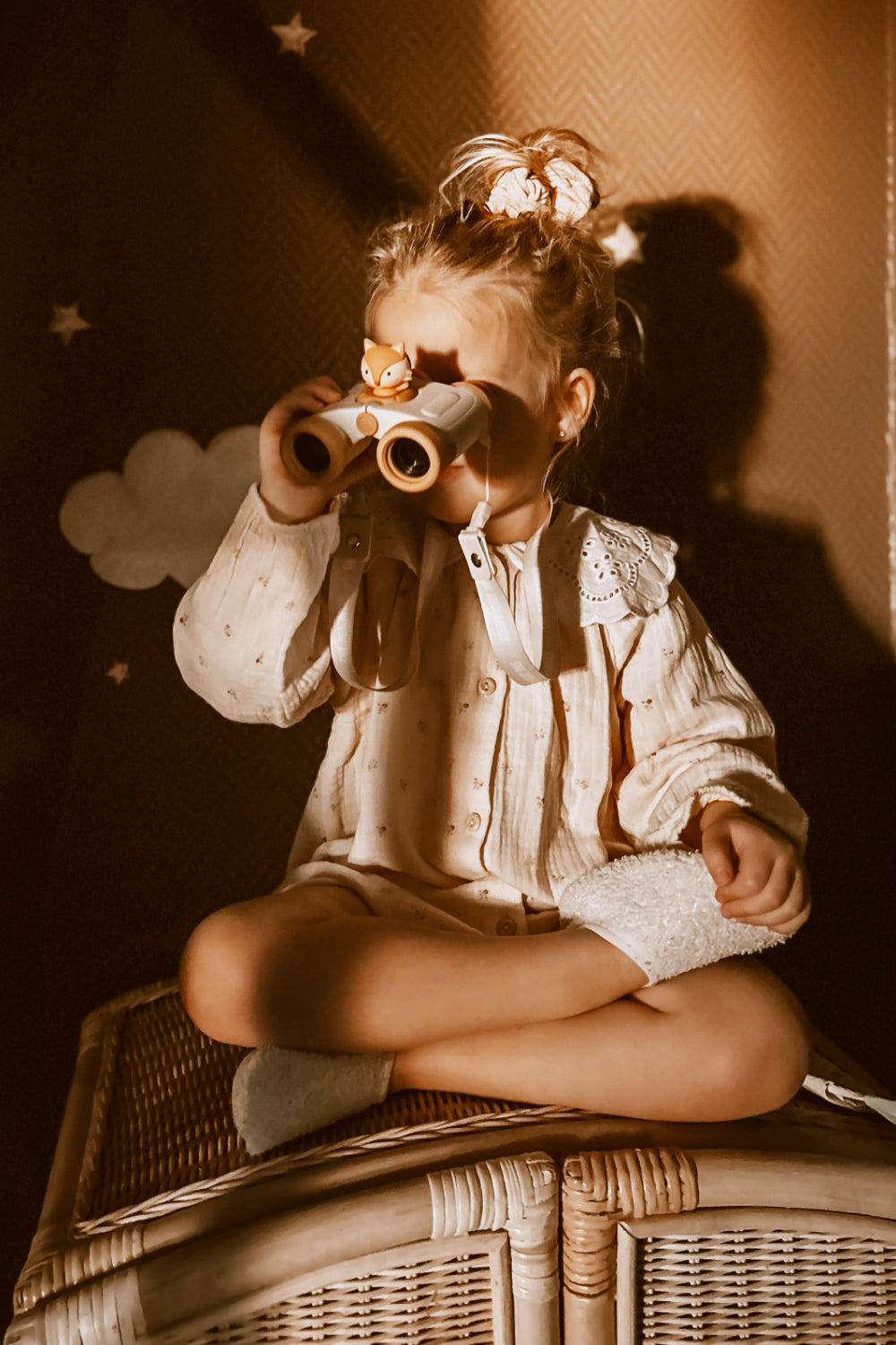 Enfant explorateur avec jumelles 8x compactes motif renard.