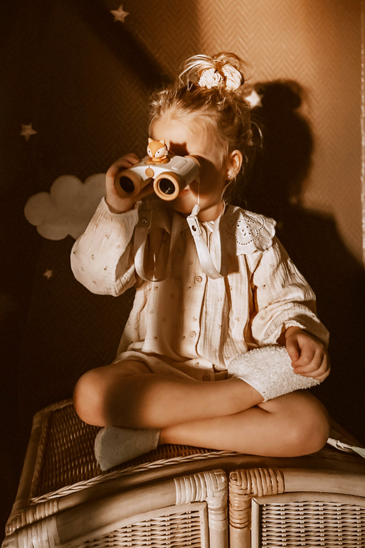 Enfant explorateur avec jumelles 8x compactes motif renard.