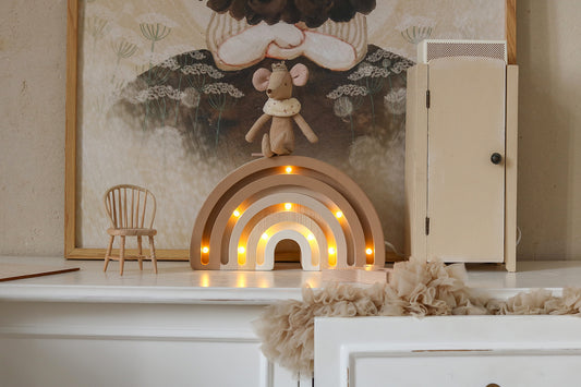 Ambiance calme et poétique avec la lampe arc-en-ciel