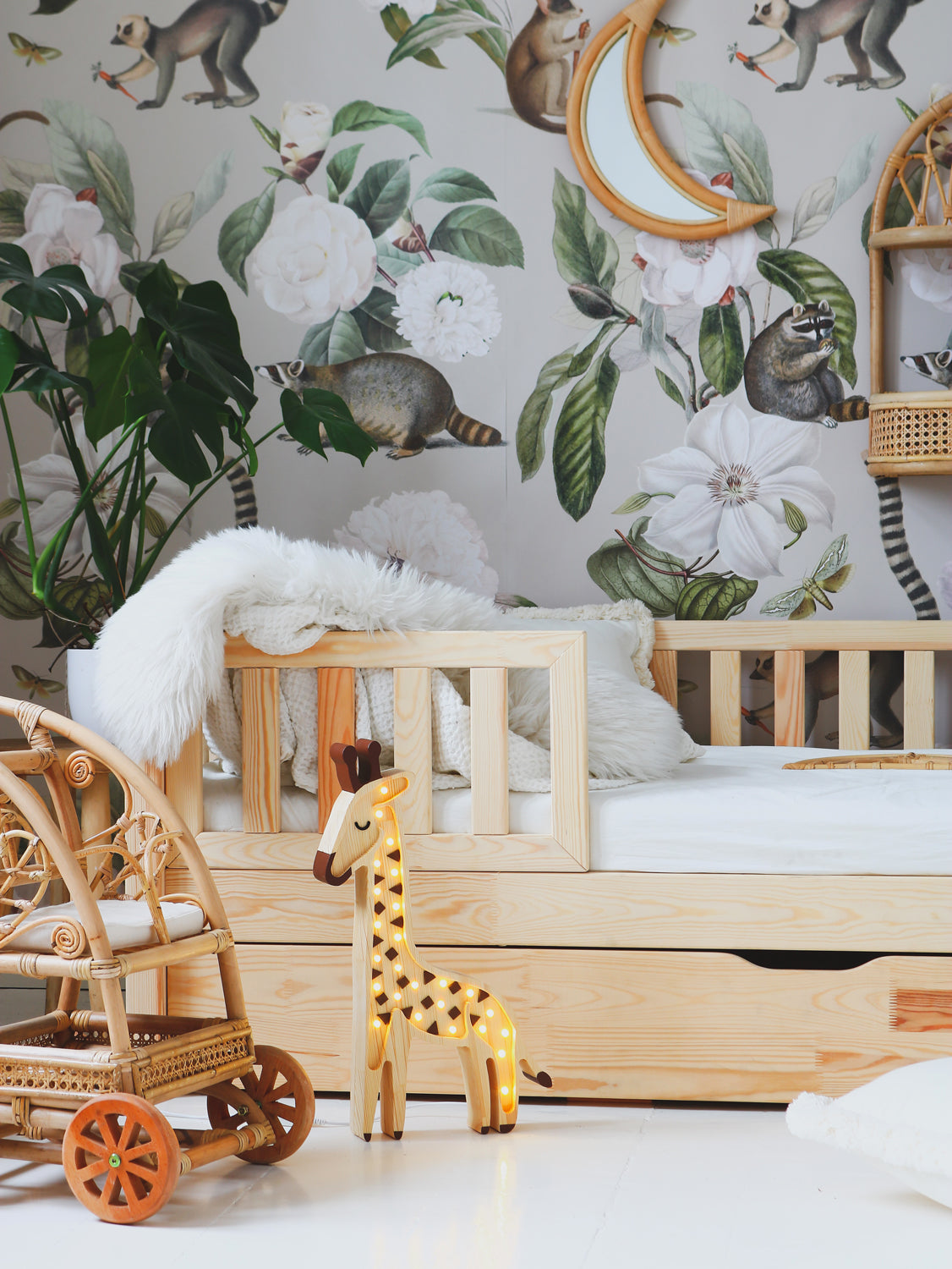 Idée cadeau naissance : lampe girafe en bois