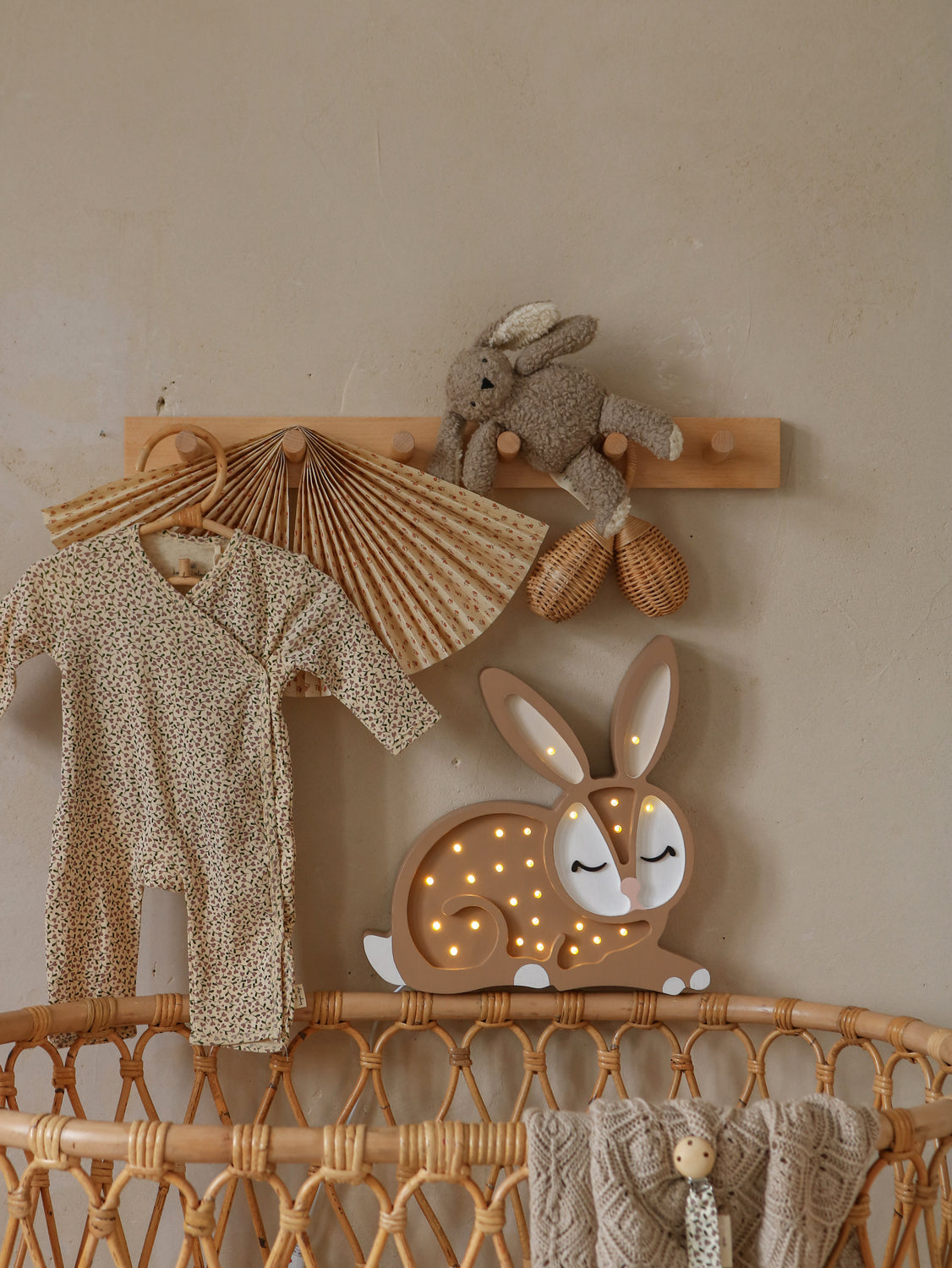 Lampe lapin marron chocolat, déco mixte pour chambre d’enfant