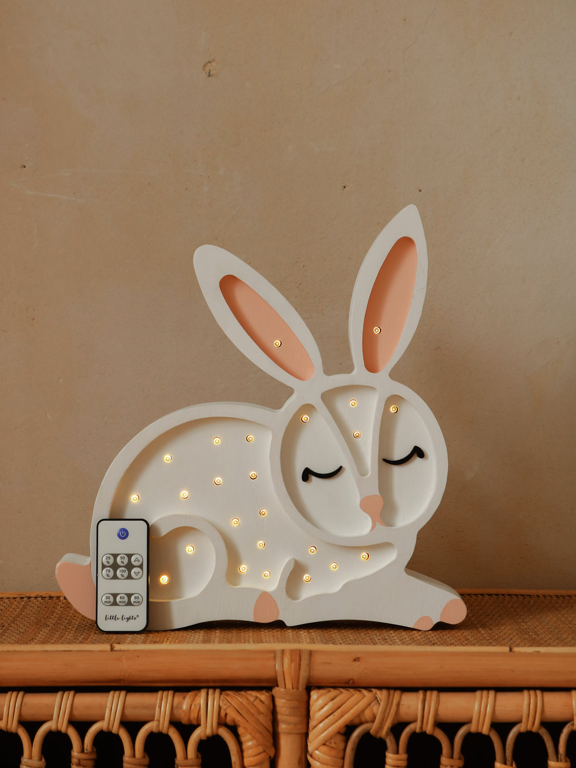 Veilleuse lapin blanc en bois avec télécommande (minuterie, luminosité) pour accompagner le coucher des enfants