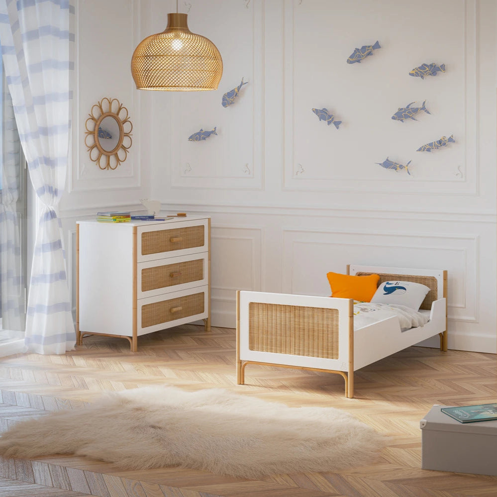 Passage du lit bébé évolutif en bois blanc en lit enfant avec kit évolutif