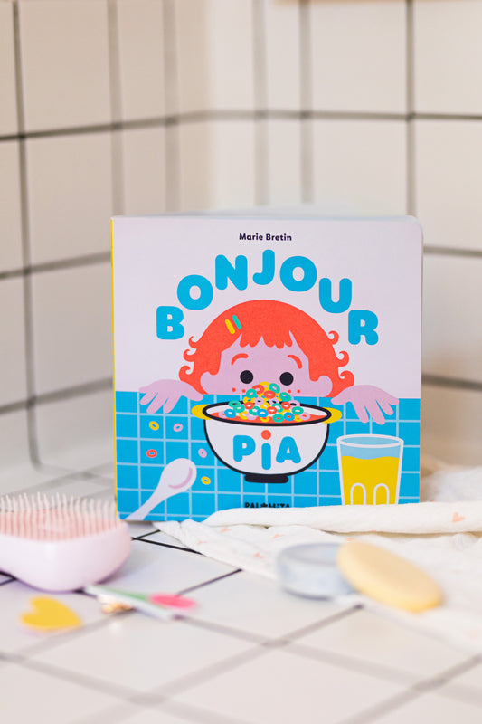 Bonjour Pia, livre pour enfant à rabats. Histoire du quotidien de Pia, une petite fille à l'énergie débordante. Nouveauté de la maison d'édition Palomita.