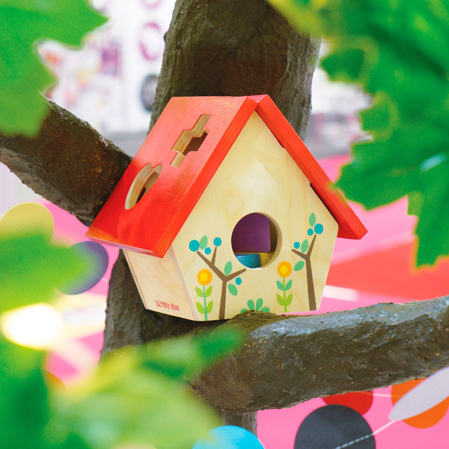 Petite maison d'oiseau en bois et ses formes à encastrer, idéal jouet premier âge bébé