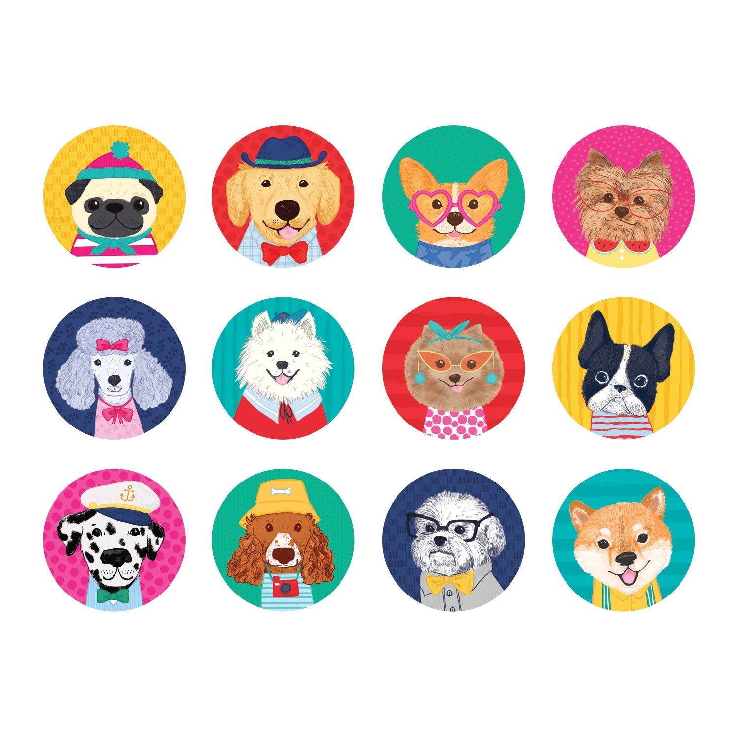 Illustration des 12 visages de chiens du jeu de mémoire Mudpuppy. Chaque rond mesure 6 cm de diamètre. Quelques exemples : un yorkshire en chemisier jaune col motif pastèque et lunettes rouges, un dalmatien avec chapeau de marin, un labrador avec un chapeau bleu ou encore un korgy avec des lunettes rose en forme de coeur. Mudpuppy. 