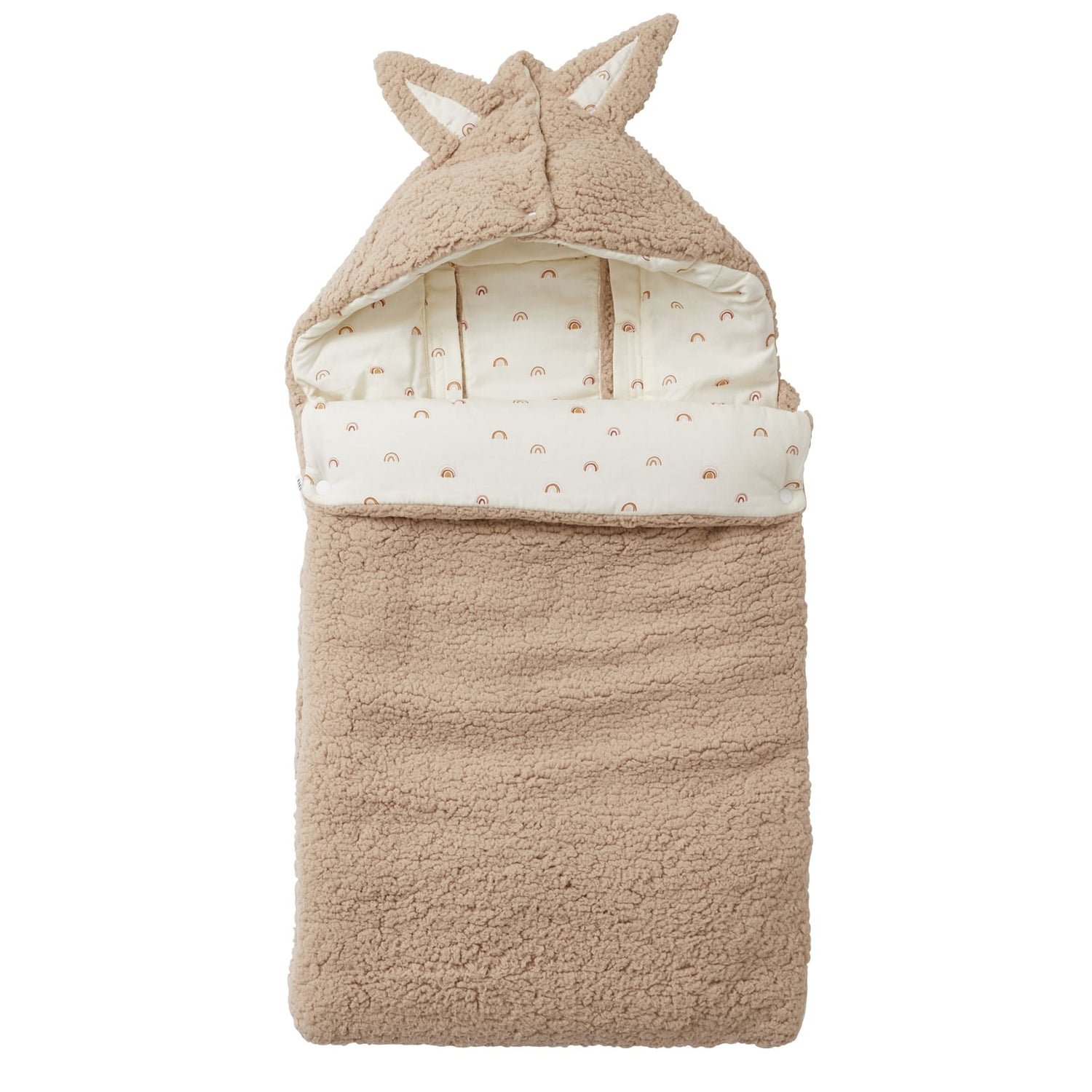 Nid d'ange pour bébé, chaud et confortable. Avec passage de sangle pour installation dans un cosy ou une poussette. Adorables oreilles de lapin. Aspect mouton couleur moka, douce. Intérieur en coton doux motifs arc-en-ciel. Cadeau de naissance mixte.