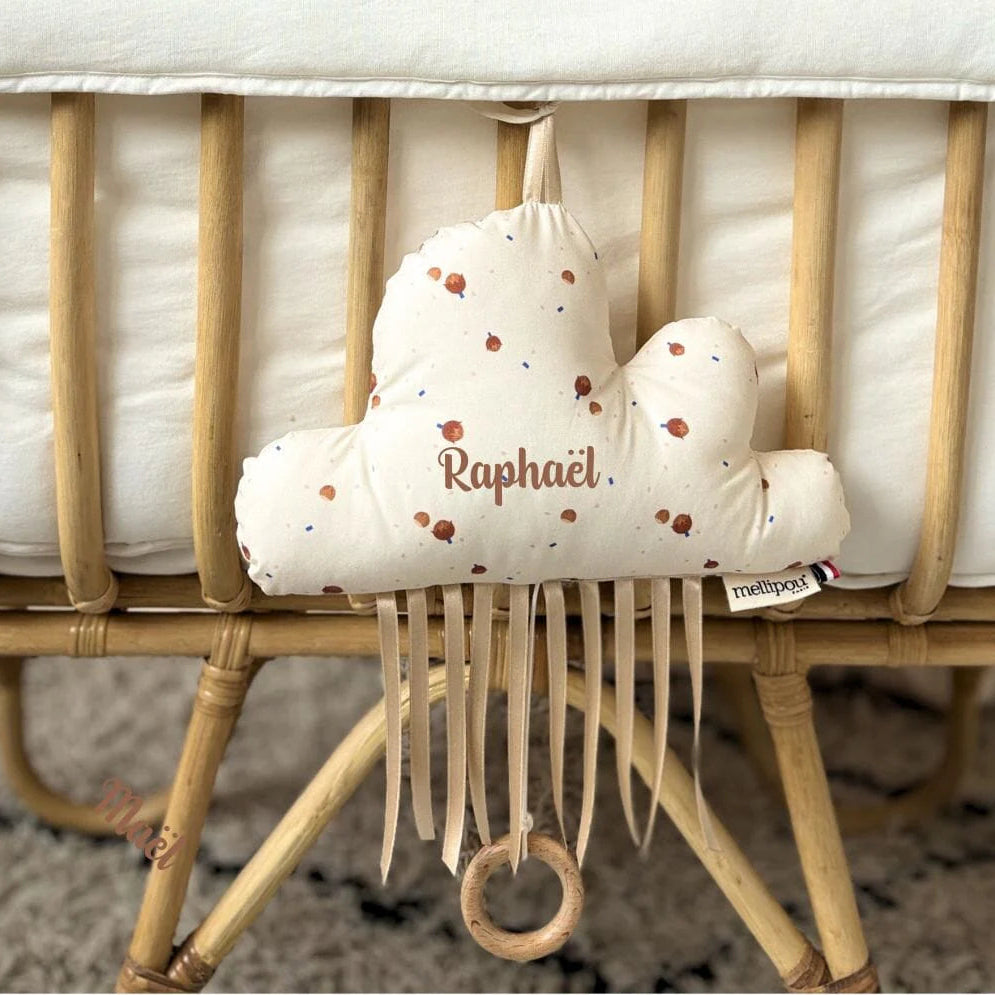 Nuage musical bébé Harry Potter personnalisé Raphaël accroché à un berceau, déco chambre bébé made in France