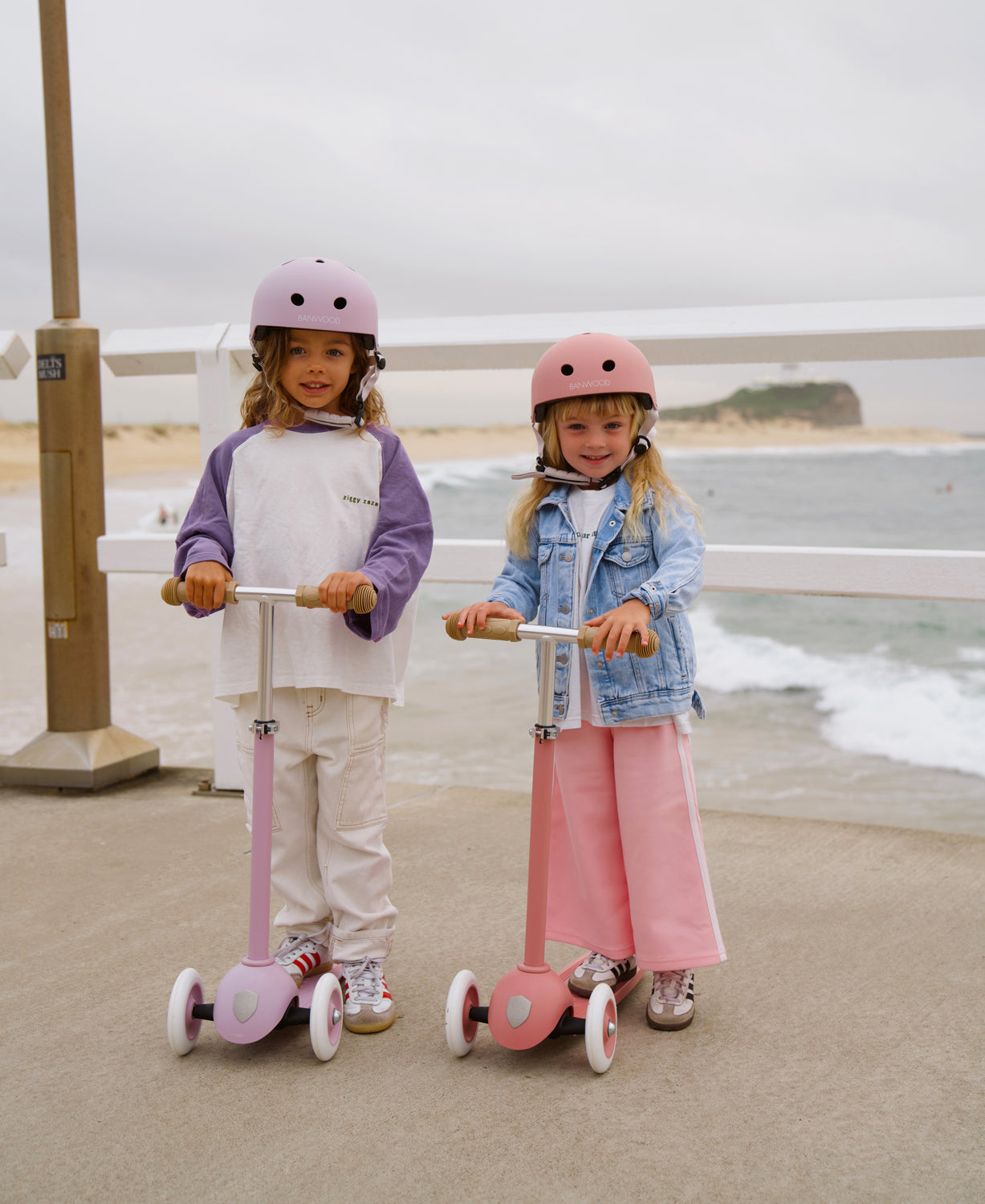 Patinettes violette lavande et rose framboise, écoresponsables Banwood pour enfant