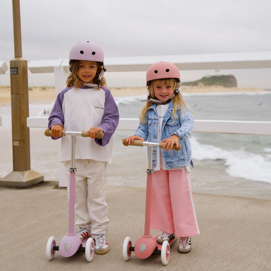 Patinettes violette lavande et rose framboise, écoresponsables Banwood pour enfant