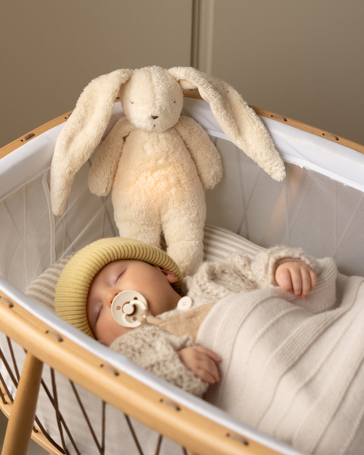 Moonie lapin blanc polaire, peluche lumineuse pour bébé avec veilleuse et sons apaisants.
