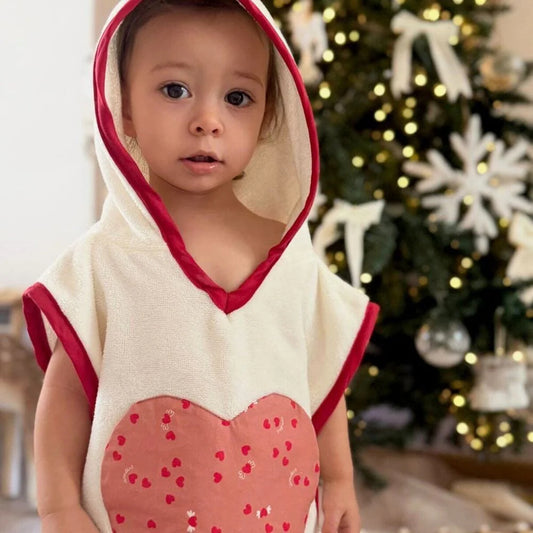 Poncho de bain bébé personnalisé au prénom avec poche cœur, idée cadeau bébé