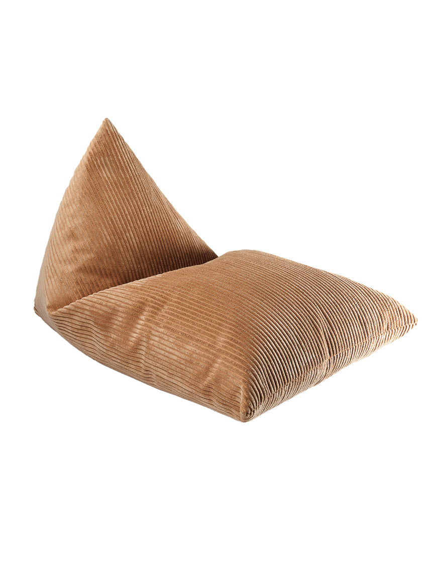 Pouf de lecture pour enfant. En velour cotelé couleur caramel. Marron clair. 