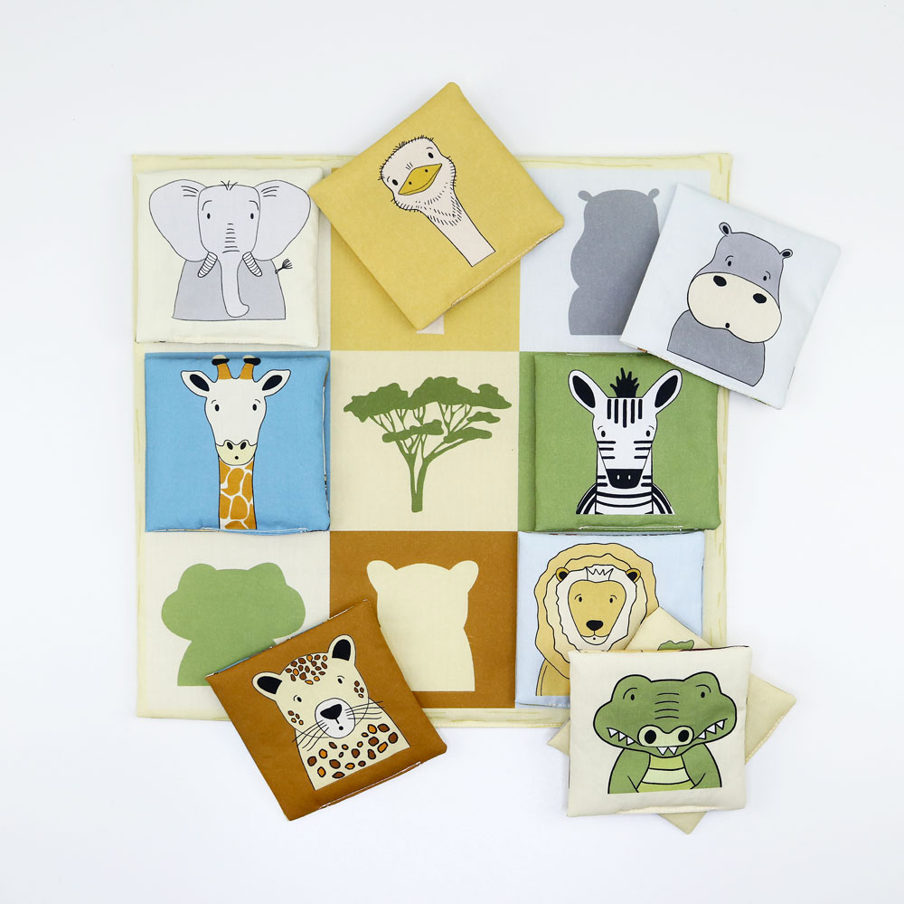 Puzzle en tissu, loto des animaux. Pièce de puzzle en coton bio, lavable en machine et positionnable sur plateau de 30x30 cm. Animaux, couleurs, matières douces et bio. Idée cadeau originale pour bébé dès 2 ans.