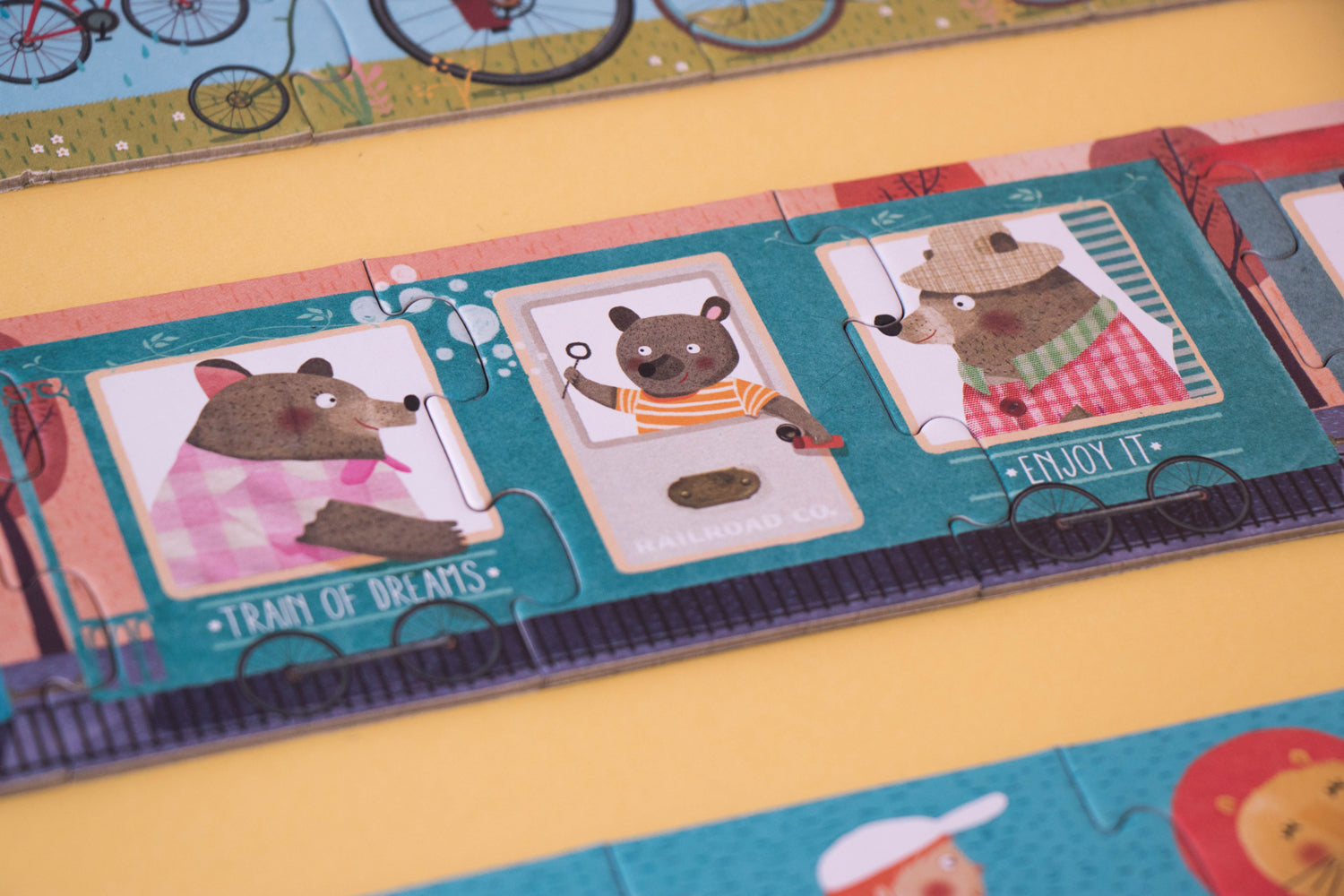 Famille ourson en vacances dans un train. Londji Puzzles. 