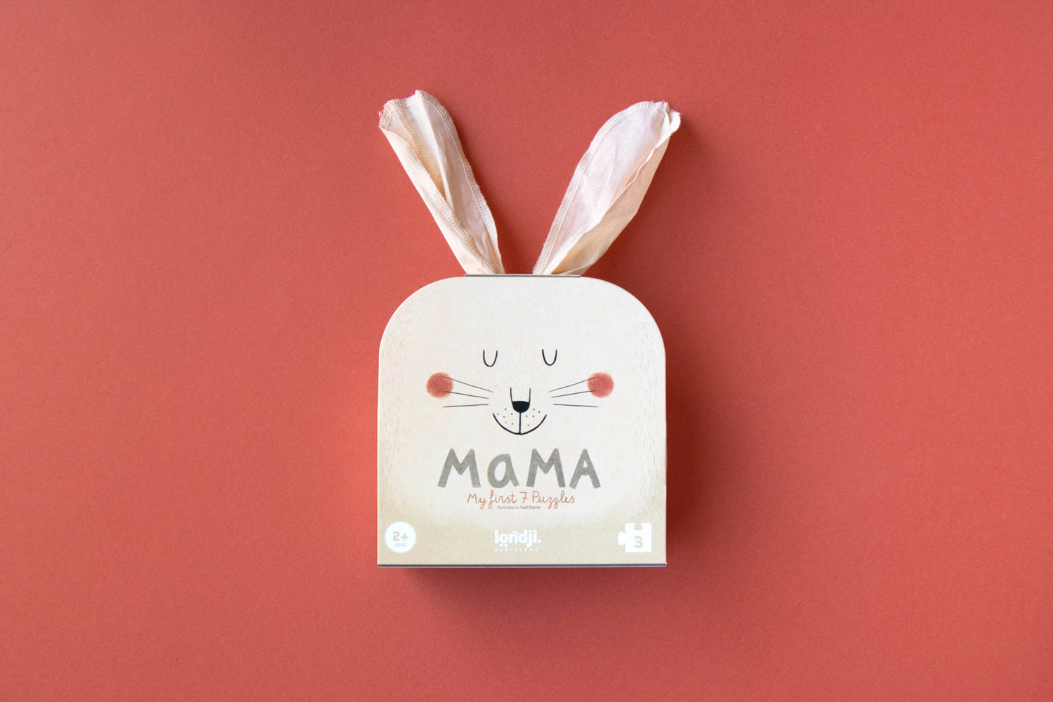Puzzle premier âge : mamans et bébés animaux. Packaging en carton recyclé avec pochon en coton et oreilles de lapin. Design chic, élégant, ton écru apaisante. Londji Puzzles.