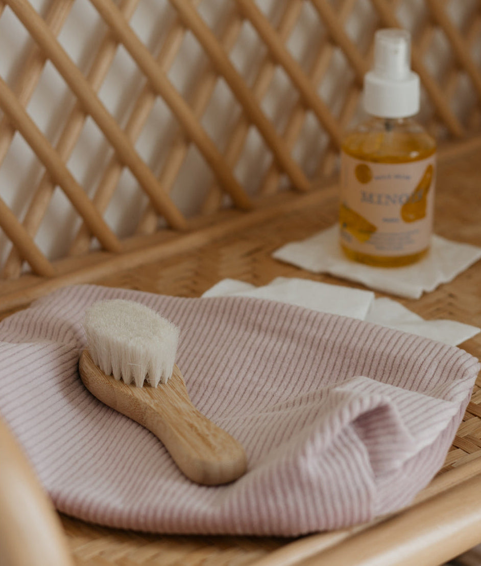 Trousse de toilette bébé en velours côtelé lila, personnalisée au prénom