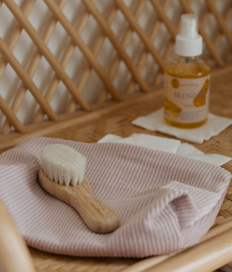 Trousse de toilette bébé en velours côtelé lila, personnalisée au prénom