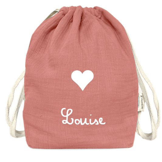 Sac à dos bébé fille personnalisé rose avec prénom Louise et motif cœur blanc