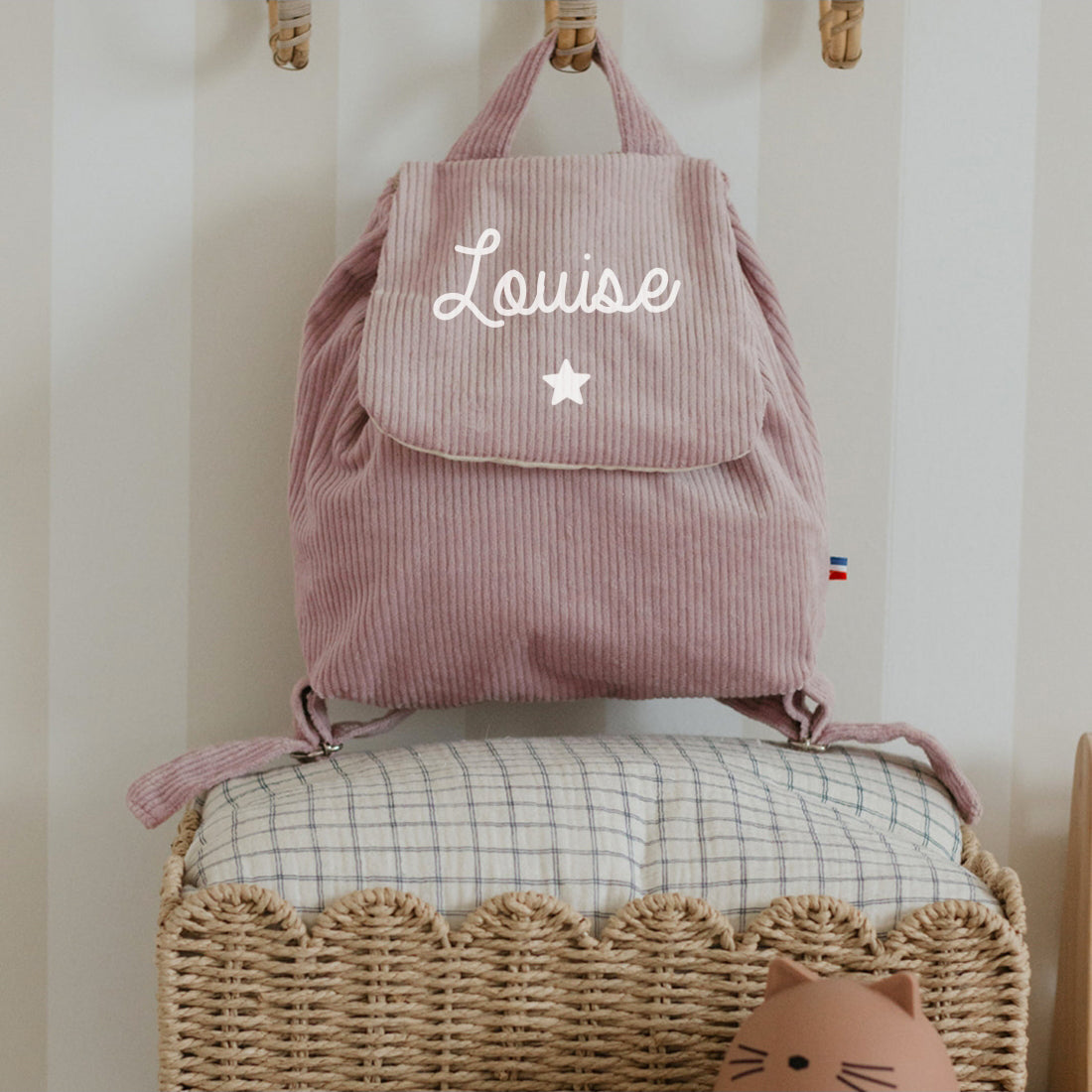 Sac à dos personnalisé en velours côtelé lila, motif étoile sous le prénom, petit format pratique pour enfant