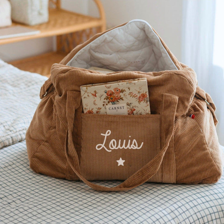 Sac de voyage bébé personnalisé pour week-end en famille, velours côtelé marron clair.