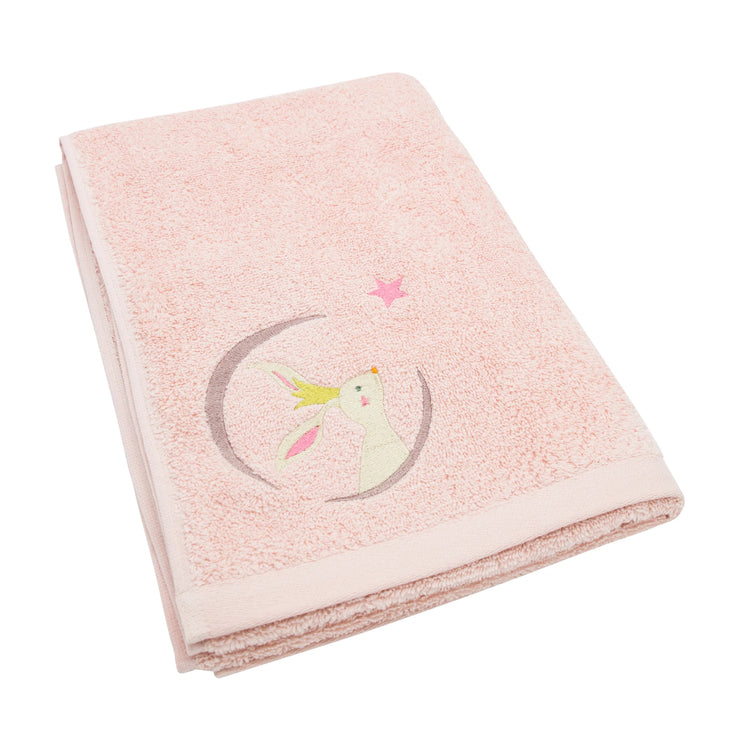 Serviette bébé rose personnalisée au prénom en éponge Oeko-Tex. Lapin rose poudré.