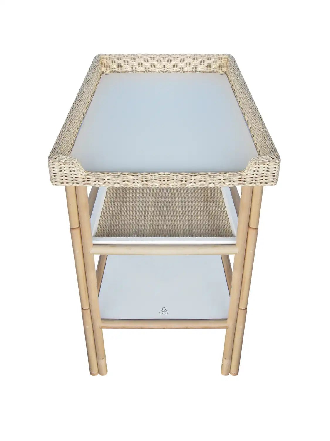 Table à langer en rotin et bois blanc avec deux étagères de rangement