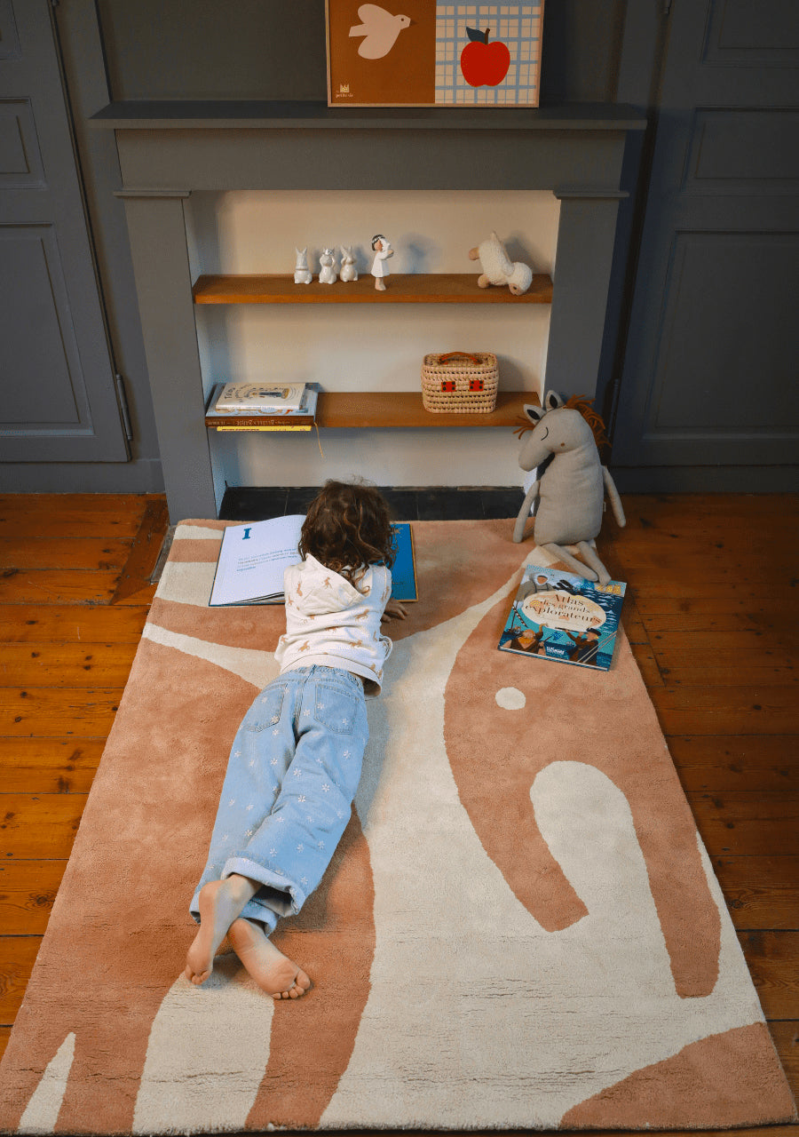 Décorer un coin lecture ou un espace dédié aux jeux des tout-petits avec les tapis en coton bio pour enfant Bleuu-studio. Doux, hygieniques et confortables.