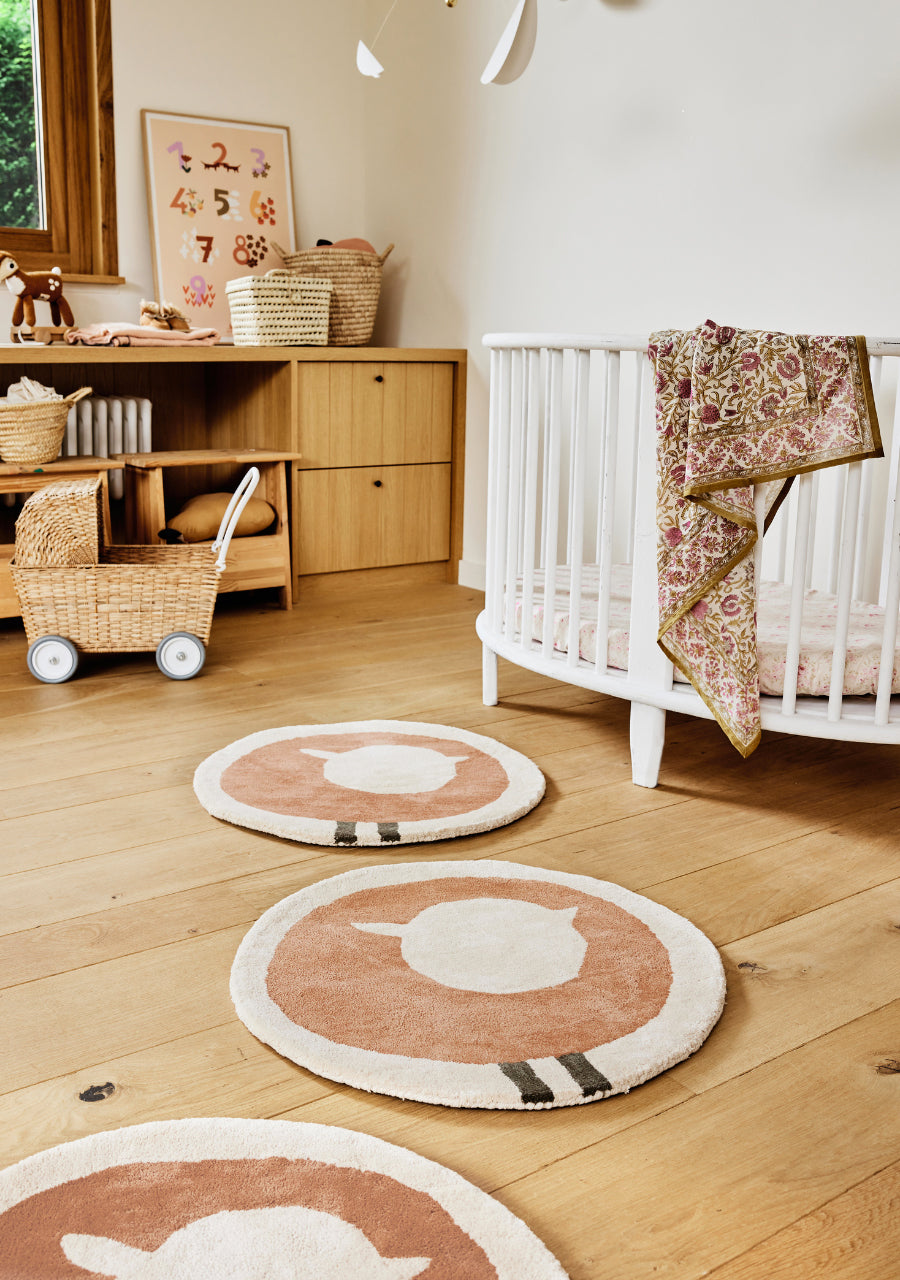 Tapis doux et moelleux beige et moka, fabriqué en coton bio pour chambre bébé