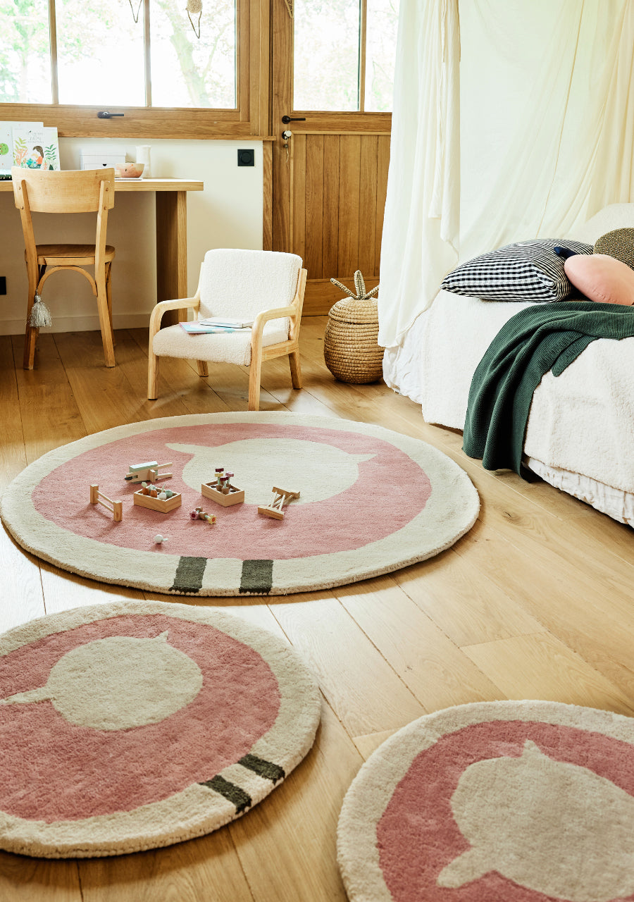 Tapis rond beige et rose en coton bio pour chambre bébé, diamètre 60 cm