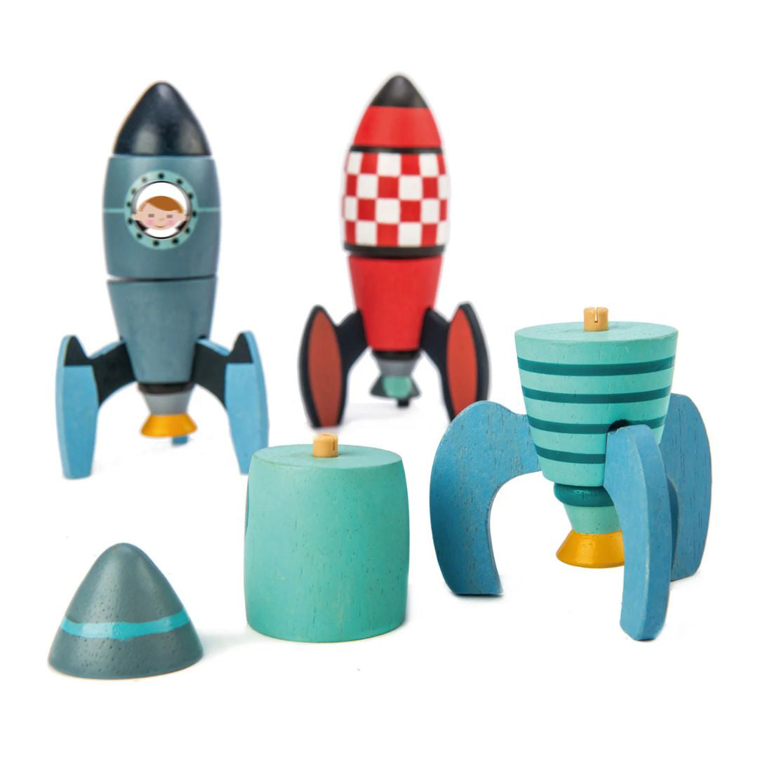 Fusées en bois à assembler et pièces interchangeables du kit Tender Leaf Toys