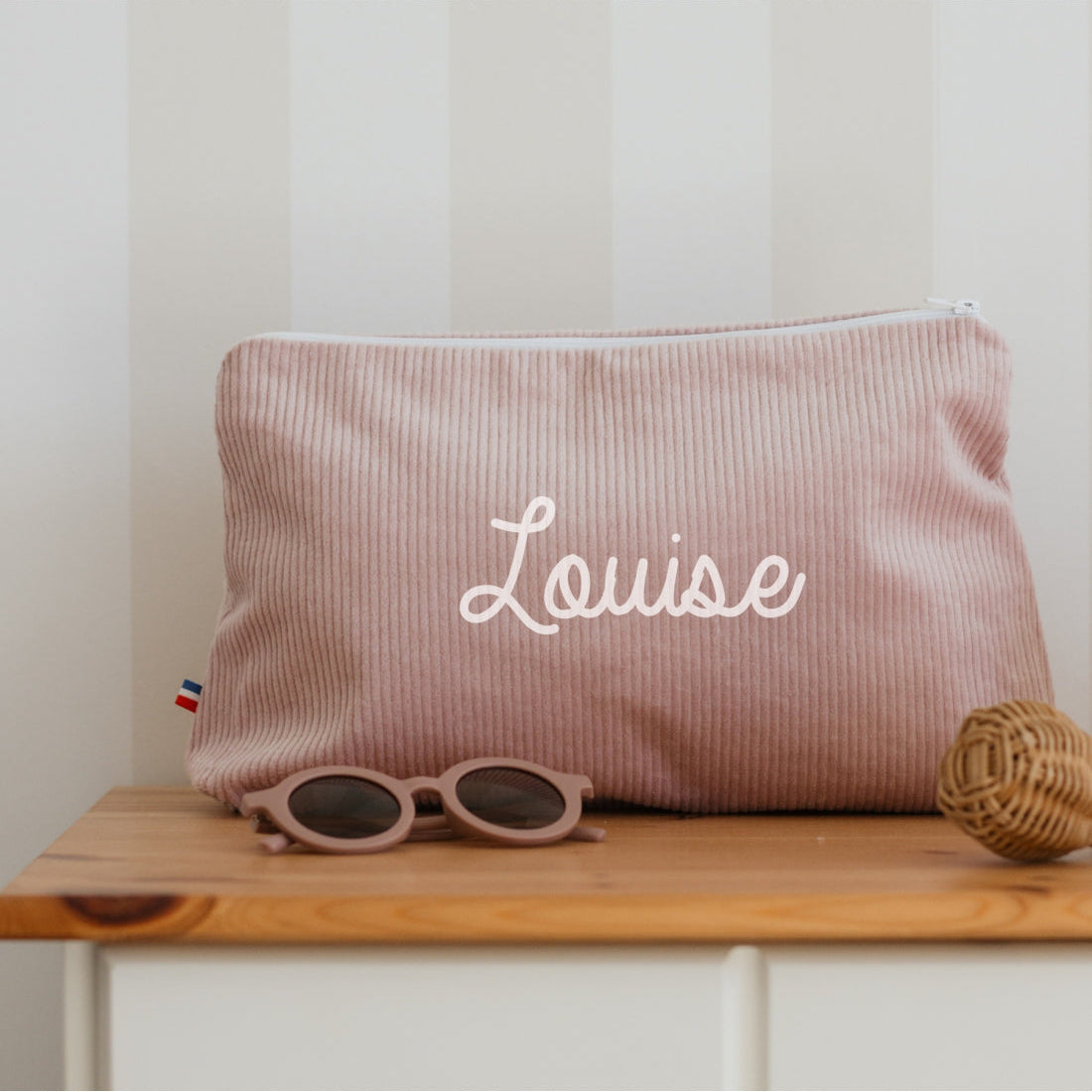 Trousse de toilette bébé personnalisée au prénom, velours côtelé lila, cadeau de naissance utile