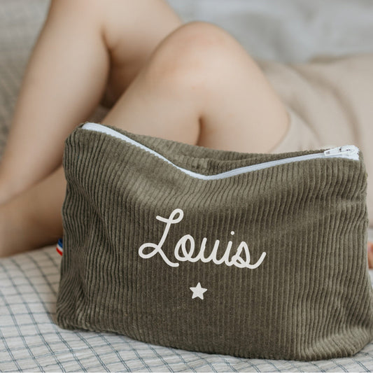 Trousse de toilette personnalisé garçon kaki velours côtelé, prénom blanc avec étoile – idée cadeau naissance utile