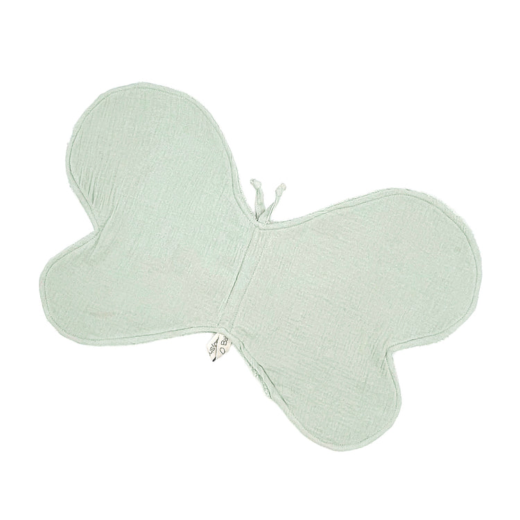 Serviette Papillon Protège épaule anti bavouille idéal lors du rot de bébé. En coton biologique, une jolie forme de papillon de couleur vert sauge, délicat. Dispose également d'une accroche pour se ranger facilement.